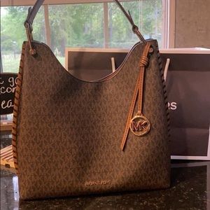 Michael kors purse like new limited edition
